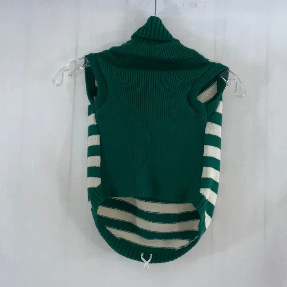 720 10/$50🏄🏻‍♀️ Green and White Striped XS Dog Sweater